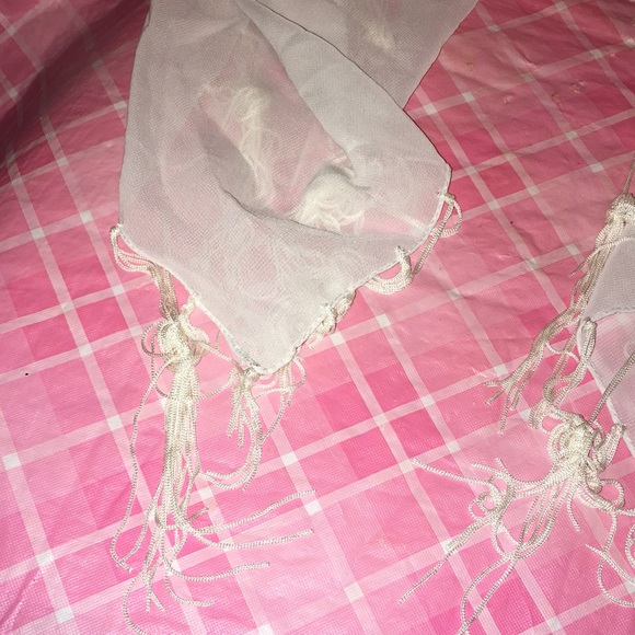 🎈SALE🎈🧣SCARF #21 “WHITE FRINGE BEAUTY”🧣 - Picture 4 of 6